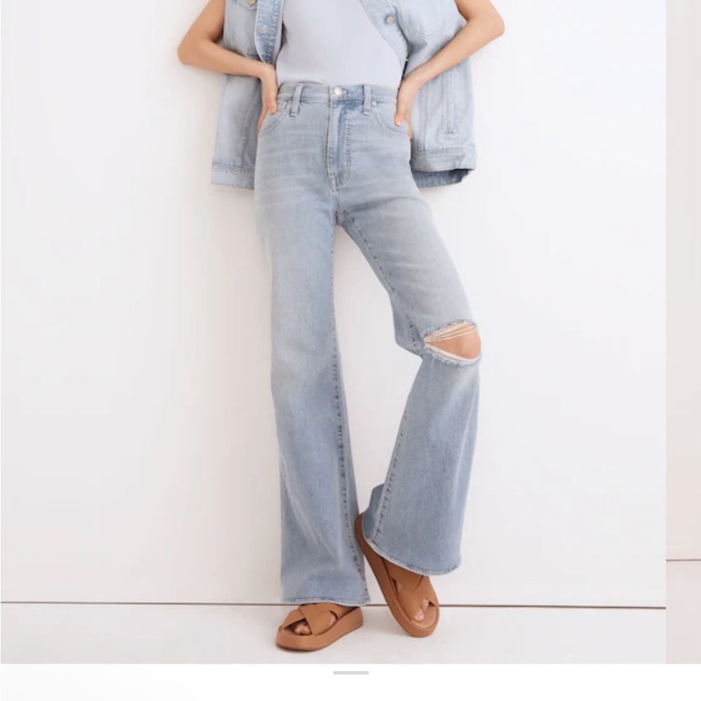 Madewell High-Rise Light Blue Wide-Leg Jeans with Knee Rip - Women